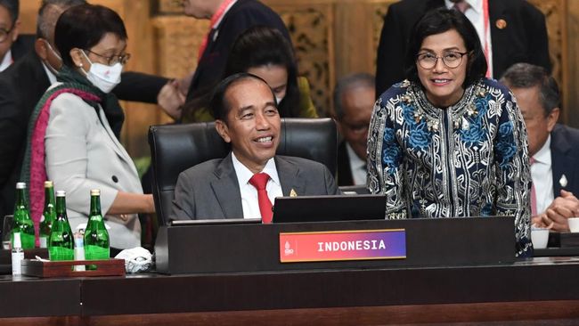 Presiden Jokowi juga mengenang masa sulit Indonesia mengalami bencana alam selama 2022, mulai dari banjir hingga gempa bumi.