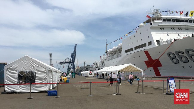 Tim dokter dari tiga matra TNI ikut mendampingi dan mengawasi kegiatan kapal rumah sakit Peace Ark yang berlabuh di Dermaga JICT II, Tanjung Priok, Jakarta.
