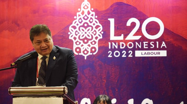 Menurut Airlangga, peningkatan kerangka perlindungan sosial menjadi hal yang sangat penting, serta terdapat kebutuhan untuk membangun kembali keterampilan.