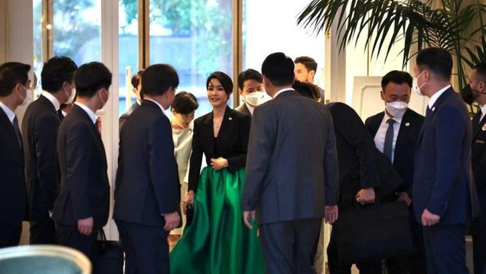 Simak 6 Fakta Ibu Negara Korea Selatan, Sosok Fashionista yang Dianggap Penuh Kontroversi Simak 6 Fakta Ibu Negara Korea Selatan, Sosok Fashionista yang Dianggap Penuh Kontroversi