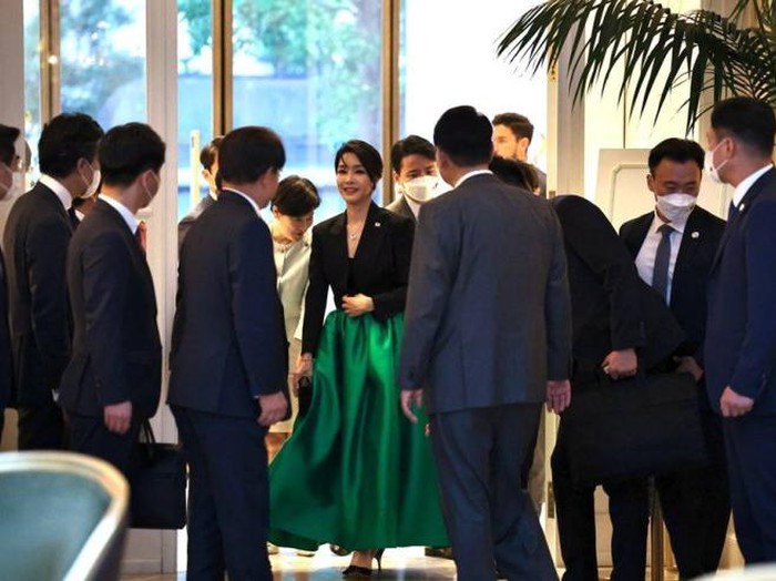 Kim Keon Hee saat menghadiri pertemuan dengan penduduk Korea di Spanyol