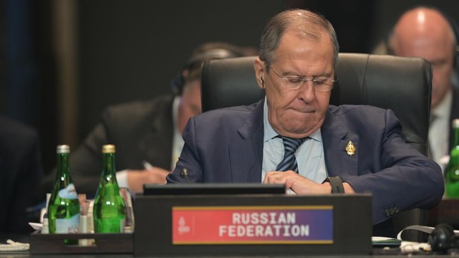 Menlu Rusia Sergei Lavrov mengatakan aliansi militer NATO tak ingin Negeri Beruang Merah dan China memiliki relasi yang harmonis.