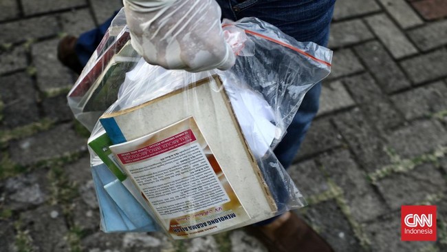 Polisi menyatakan mantra di rumah satu keluarga Kalideres, Jakarta Barat, ditemukan tertulis di atas kain, bukan pada kertas atau buku.