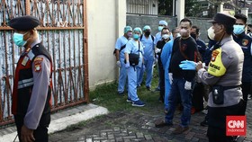 img-title Polri: Tidak Ada DNA Lain di Rumah Satu Keluarga Tewas Kalideres