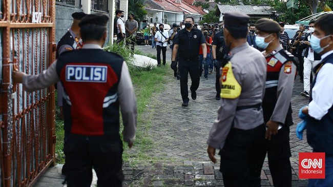 Kepolisian menyebut telah memperoleh titik terang pada proses penyelidikan kasus tewasnya sekeluarga di rumah Kalideres, Jakarta Barat.