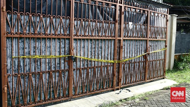 Polisi menyebut barang-barang milik keluarga di Kalideres, Jakarta Barat, yang rencananya akan dijual sudah disiapkan di luar rumah.