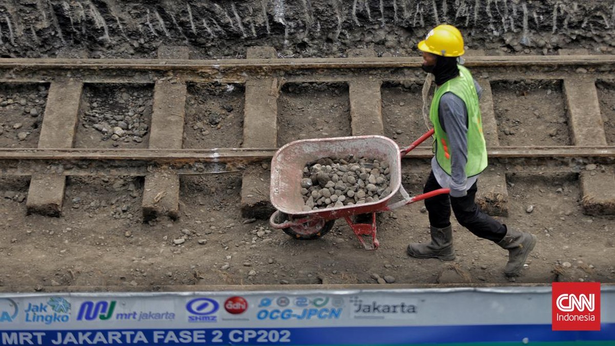 FOTO: Perawatan Rel Trem Peninggalan Belanda di Jalur MRT