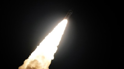 img-title FOTO: Roket Raksasa NASA Meluncur, Manusia Segera Kembali ke Bulan!