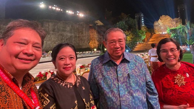 Pengamat mengapresiasi positif satu mejanya Megawati dan SBY di KTT G20, namun dinilai tak akan mengubah hubungan dan lanskap politik Indonesia setelahnya.