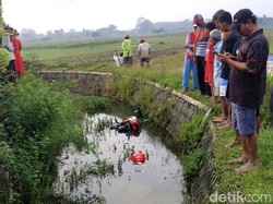Sesosok Mayat Pria dan Motornya Ditemukan di Saluran Irigasi Tulungagung