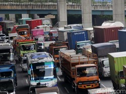 Akhir Pekan, Tol Jakarta Arah Cikampek Macet di Beberapa Titik