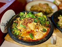 Warkop Galunggung Mang Ade: Panas Mengepul Mie Hotplate Viral Laku Ratusan Porsi