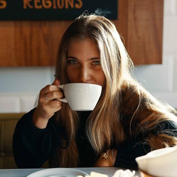 img-title Nyata! 4 Kebiasaan Minum Kopi Ini Bikin Kamu Menua Lebih Cepat, Cek Sering Dilakukan?