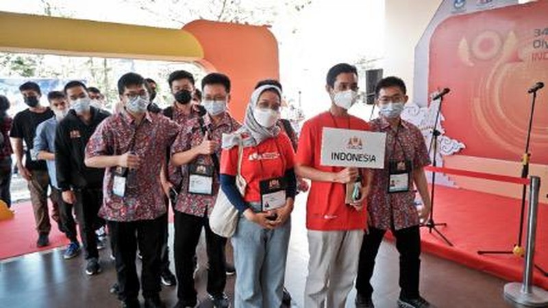 Kemendikbudristek mendorong talenta nasional muda melalui penyelenggaraan kompetisi komputer International Olympiad in Informatics