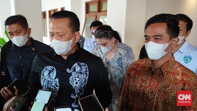 Usai bertemu Gibran di Balai Kota Solo, Waketum Golkar Bamsoet memberikan dukungan putra sulung Jokowi itu maju pada Pilgub 2024.