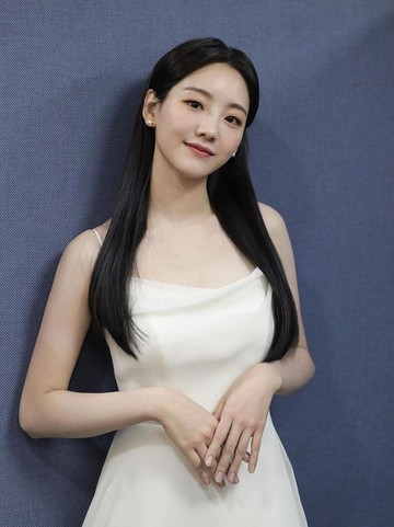 Adu Gaya Pesona Aktris Korea Saat Tampil dengan Gaun Putih, Siapa Favoritmu?