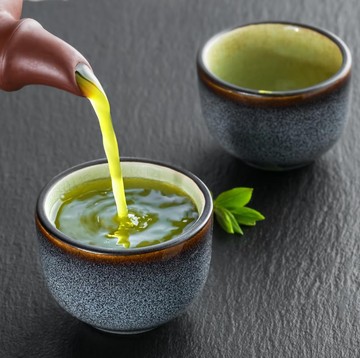 img-title Nggak Perlu Repot Perawatan, 6 Daftar Minuman Sehat Ini Dipercaya Bisa 'Sulap' Kamu Menjadi Cantik dan Awet Muda!