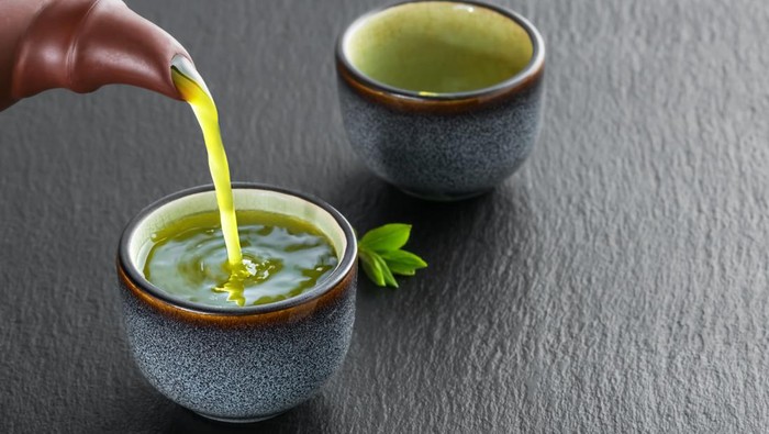 img-title Nggak Perlu Repot Perawatan, 6 Daftar Minuman Sehat Ini Dipercaya Bisa 'Sulap' Kamu Menjadi Cantik dan Awet Muda!