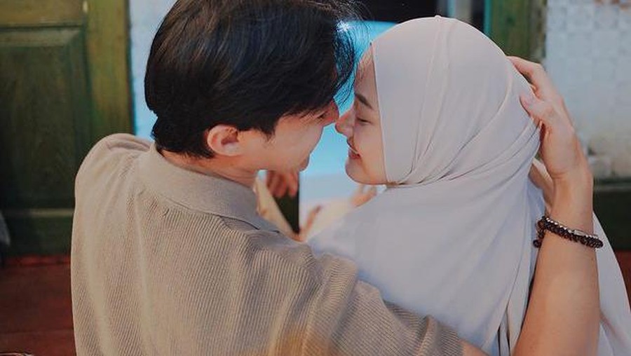 Dinda Hauw dan Rey Mbayang