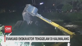 VIDEO: Evakuasi Ekskavator Tenggelam di Kalimalang