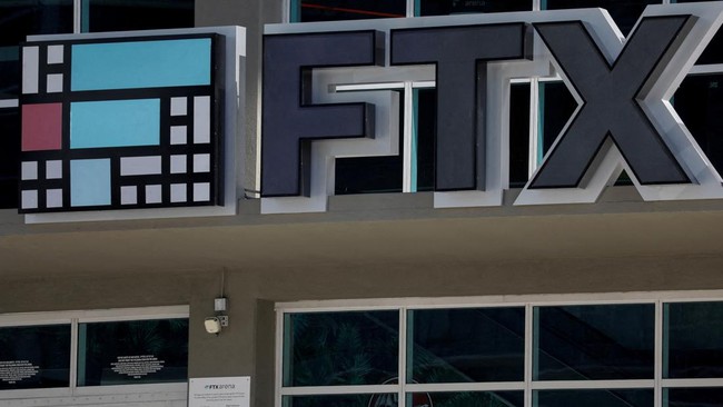 Temasek memotong gaji seluruh tim investasi imbas kegagalan investasi di bursa kripto FTX yang didirikan Sam Bankman-Fried.