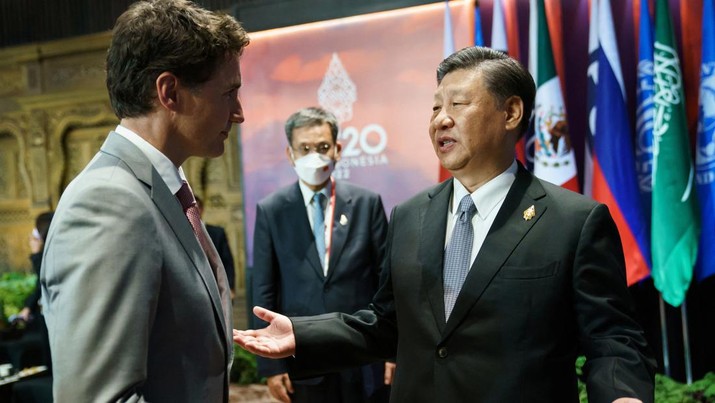 Canada's Prime Minister Justin Trudeau speaks with China's President Xi Jinping at the G20 Leaders' Summit in Bali, Indonesia, November 16, 2022.  Adam Scotti/Prime Minister's Office/Handout via REUTERS. THIS IMAGE HAS BEEN SUPPLIED BY A THIRD PARTY.