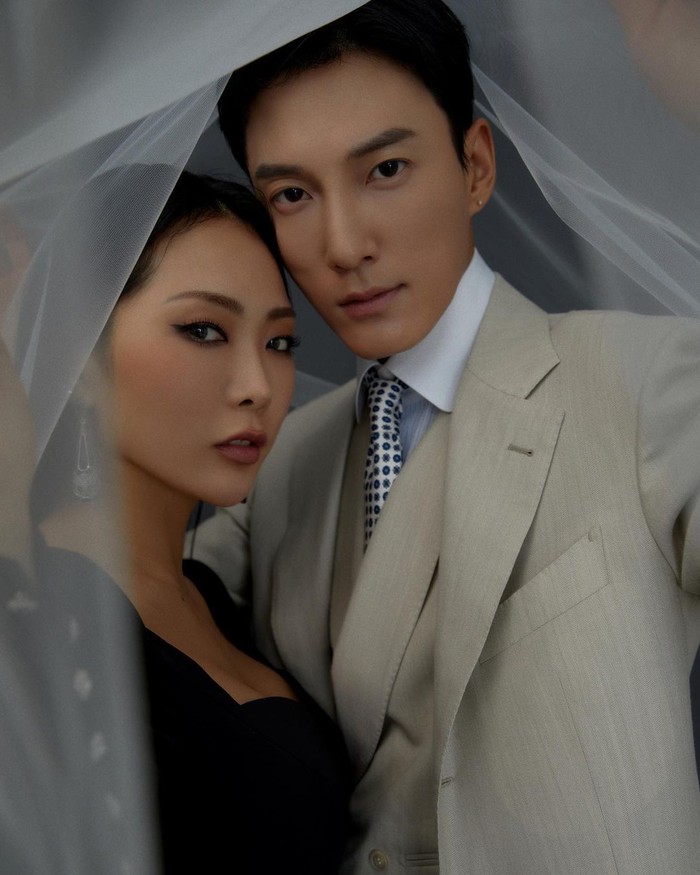 Honey J pertama kali mengenalkan Jung Dam sebagai tunangannya di Home Alone, MBC. Selain mengumumkan rencana pernikahannya, Honey J juga umumkan kehamilan anak pertamanya./ Foto:instagram.com/__honey.j__/