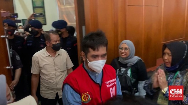 Sebanyak 253 personel gabungan dari Polda Jatim, Satbrimob, dan Polrestabes Surabaya dikerahkan amankan sidang vonis Terdakwa Pemerkosaan Santriwati, Bechi.
