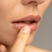 Buat Keliatan Keriput, 3 Hal Ini Pemicu Kerutan Bibir Muncul Lebih Awal