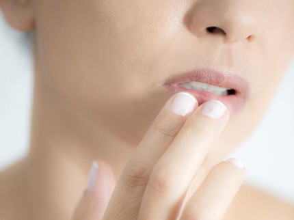 10 Cara Agar Bibir Tidak Hitam dengan Bahan Alami, Tampak Lebih Cerah