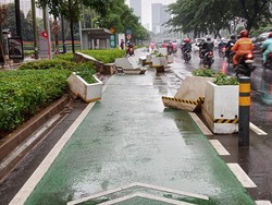 Polisi Amankan Fortuner yang Bikin Jalur Sepeda di Sudirman Porak-poranda!