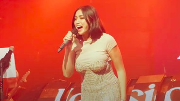 img-title Manggung di Papua, Jessica Iskandar Senang Dapat Saweran