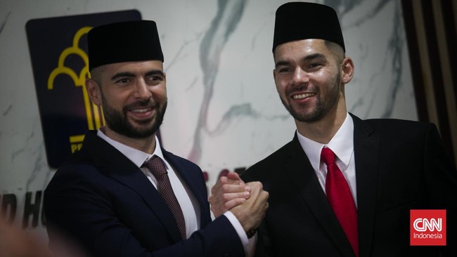 Jordi Amat dan Sandy Walsh resmi jadi Warga Negara Indonesia (WNI). Mereka pun antusias untuk segera bisa membela Timnas Indonesia