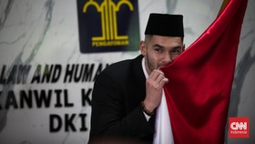 Sandy Walsh: Saya Bukan Lupa Bawa Peci, Memang Belum Beli