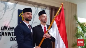 Sandy Walsh dan Jordi Amat Lantang Nyanyikan Indonesia Raya