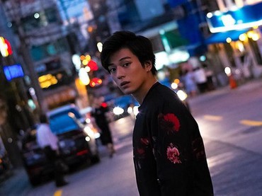 Cerita Mackenyu Latihan 3 Pedang demi Zoro di 'One Piece'