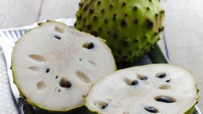 Nggak Cuma Rasanya yang Enak, Ternyata Buah Sirsak Kaya Manfaat untuk Kesehatan! Kamu Sudah Tahu?