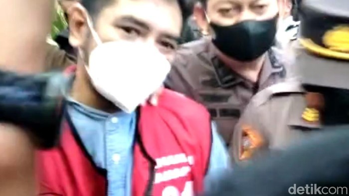 Mas Bechi usai sidanag putusan di PN Surabaya.