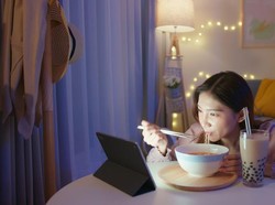 Kenapa Nonton Mukbang Bikin Orang Senang? Ini Penjelasan Ahli