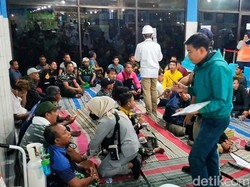 Kesaksian Penumpang KM Mutiara Timur I: Mobil Muat Bahan Kimia Terbakar