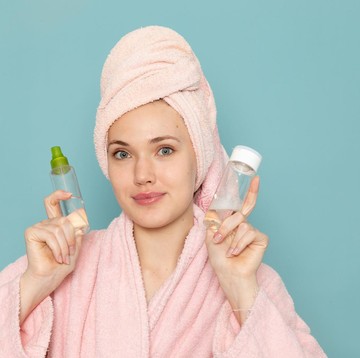 img-title Beauties Wajib Tahu, 10 Kandungan Skincare Ini Nggak Boleh Dipakai Bersamaan!