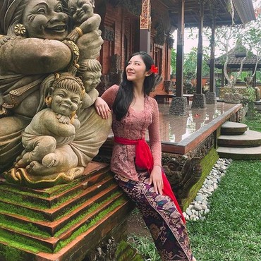 Dilamar Arsyah Eks Maudy Ayunda, 7 Potret Putu Ayu Saraswati Diisukan Siap Jadi Mualaf