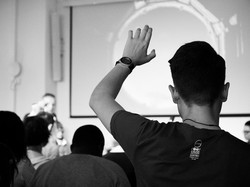Retorika Adalah: Tujuan, Fungsi, Jenis, dan Strategi Penyusunan