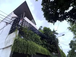 7 Potret Rumah Mewah 3 Lantai Vidi Aldiano Bernuansa Modern Tropis, Estetik & Asri