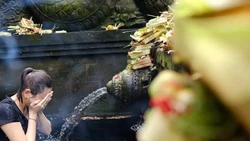 img-title Makna dan Jenis Ritual Pembersihan Diri di 5 Agama Dunia