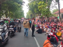 Pendukung Bechi Penuhi Jalan Jelang Vonis Kasus Pemerkosaan, Lalin Macet