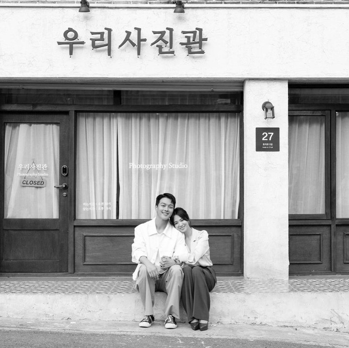 <p>Selanjutnya, Song Hye Kyo juga pernah menjadi lawan main aktor tampan Jang Ki Yong. Keduanya menunjukkan <em>chemistry</em> yang memukau penonton dalam drama Korea <em>Now, We Are Breaking Up</em>. (Foto: Instagram @kyo1122)</p>