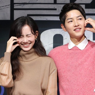 Ada Romansa 'Hot' Song Joong Ki & Shin Hyun Been di Drama 'Reborn Rich'