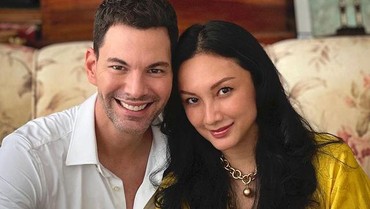 img-title 8 Potret Tata Cahyani Eks Istri Tommy Soeharto & Kekasih Bule Aktor Hollywood