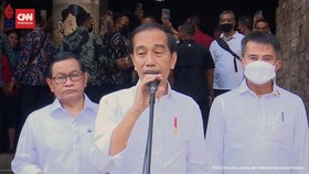 VIDEO: Jokowi Blusukan Ke Pasar Badung Usai Gelaran KTT G20